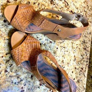 Women’s woven wedges